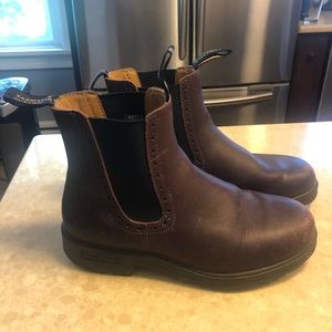 BLUNDSTONE SHIRAZ BOOTS (4.5 Australian; 7-7.5 US)